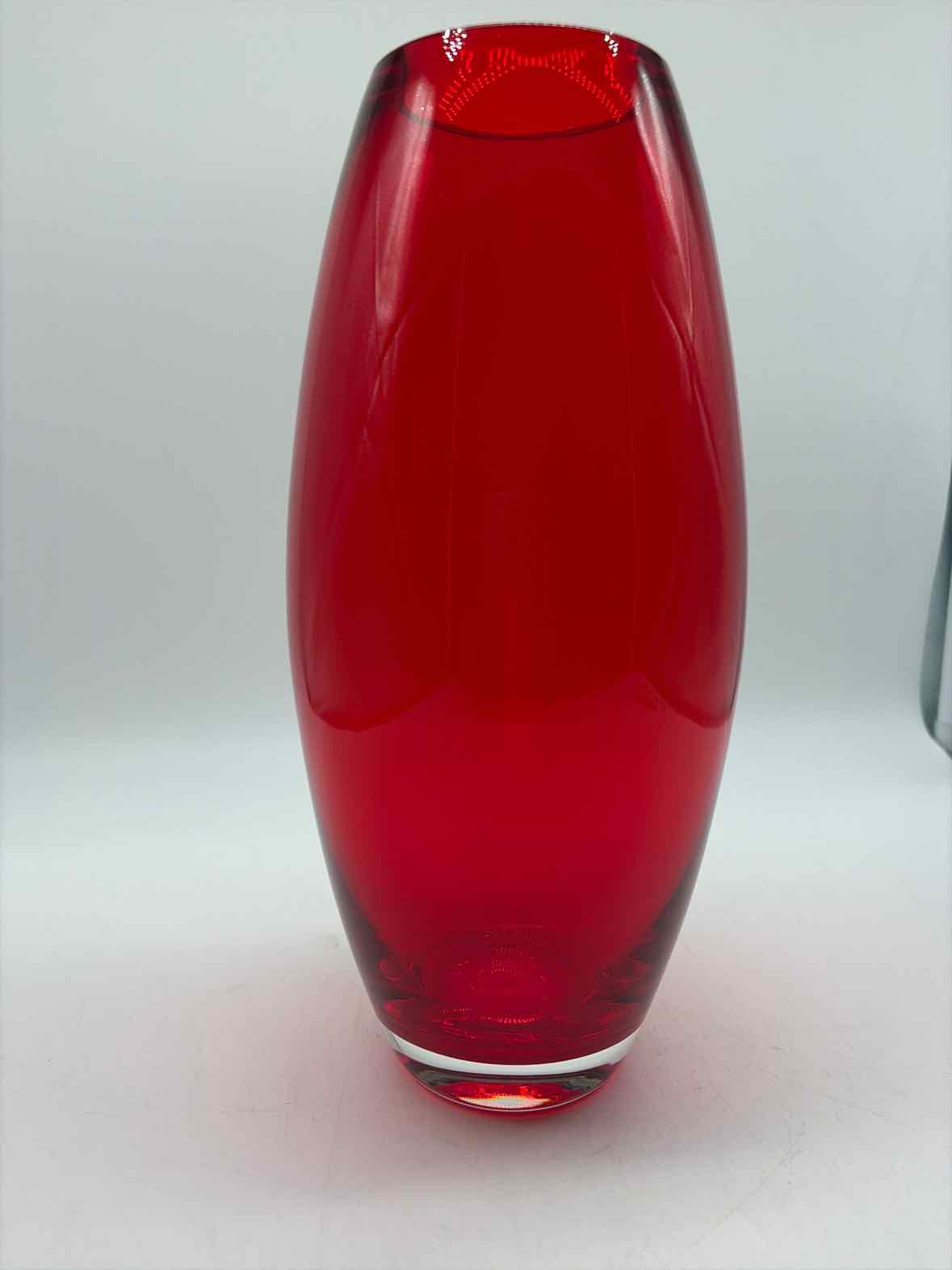 Red Glass Vase | True Fashionistas.