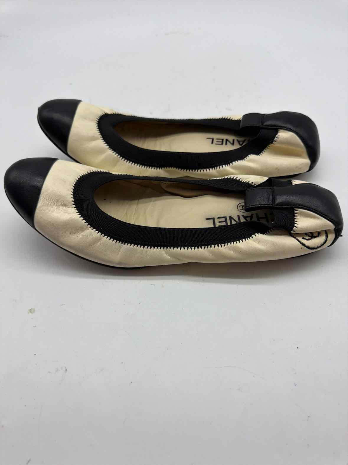 Pre-Owned Chanel Ivory Size 38 Spirit Flat Flats | True Fashionistas.