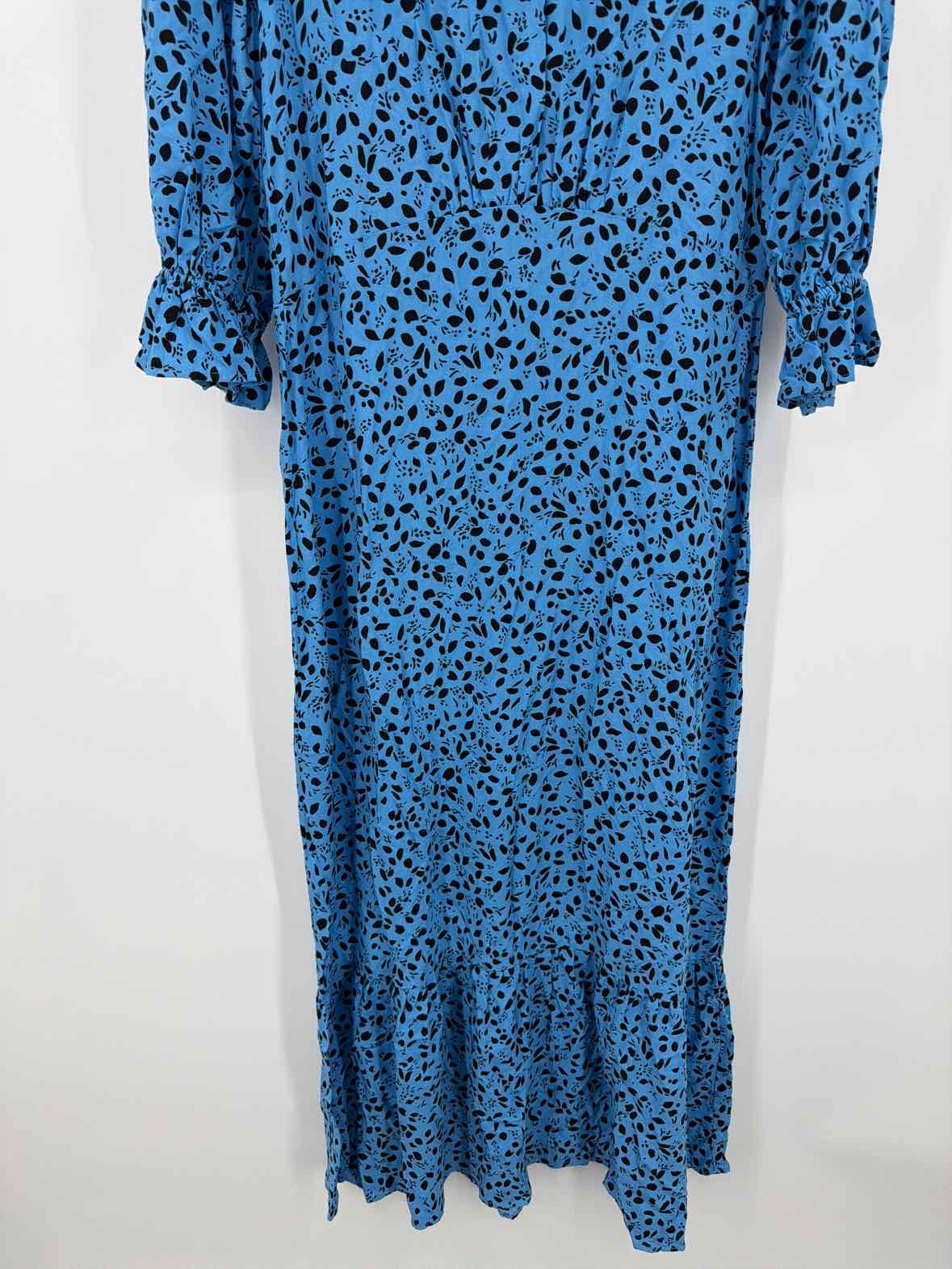 Pre-Owned Nobody's Child Blue Size 8 Long Long Sleeve Dress | True Fashionistas.