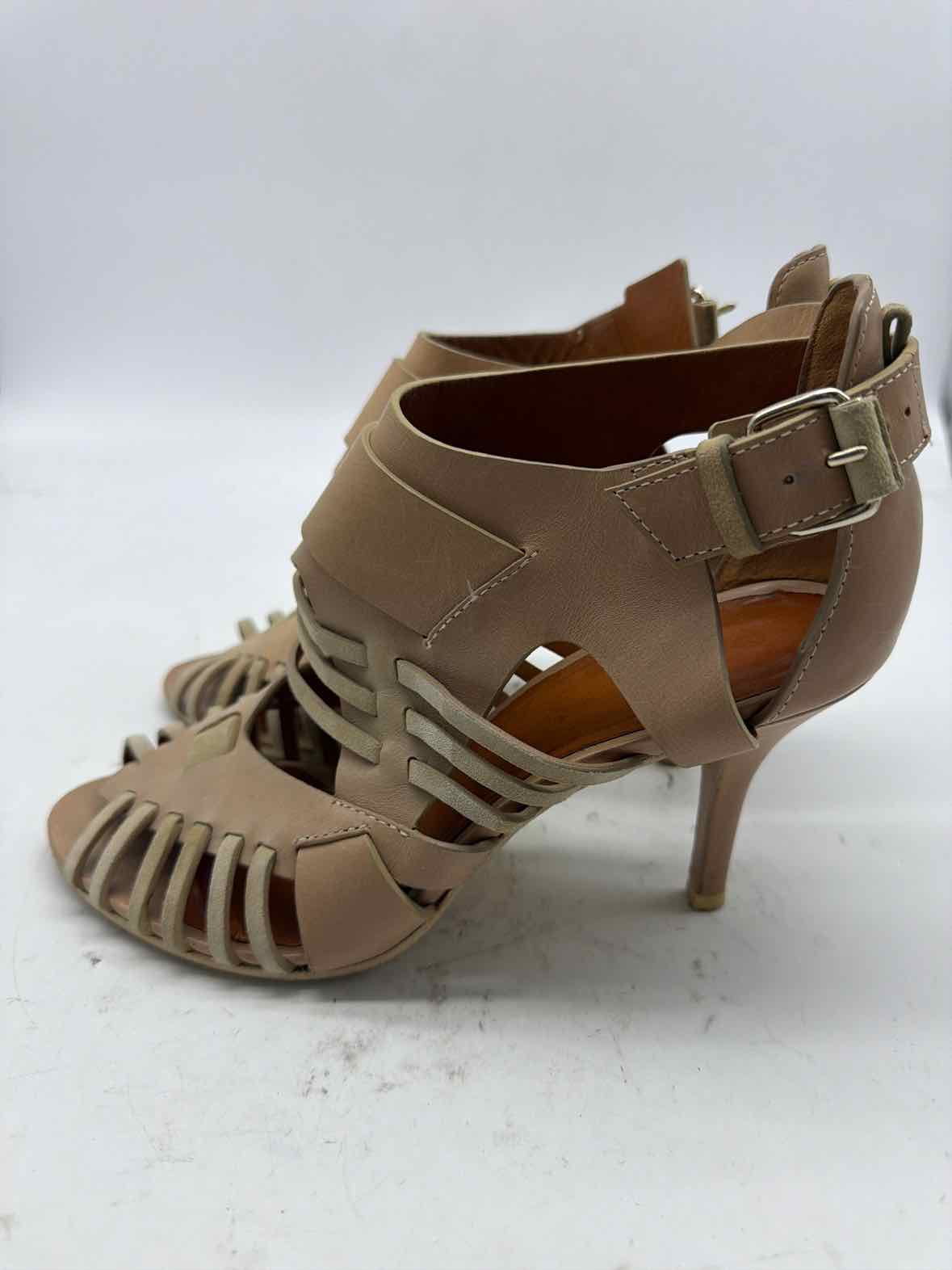 Pre-Owned Givenchy Tan Size 7 Strappy Heels | True Fashionistas.