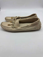 Pre-Owned Louis Vuitton Ivory Size 38.5 drivers Flats | True Fashionistas.