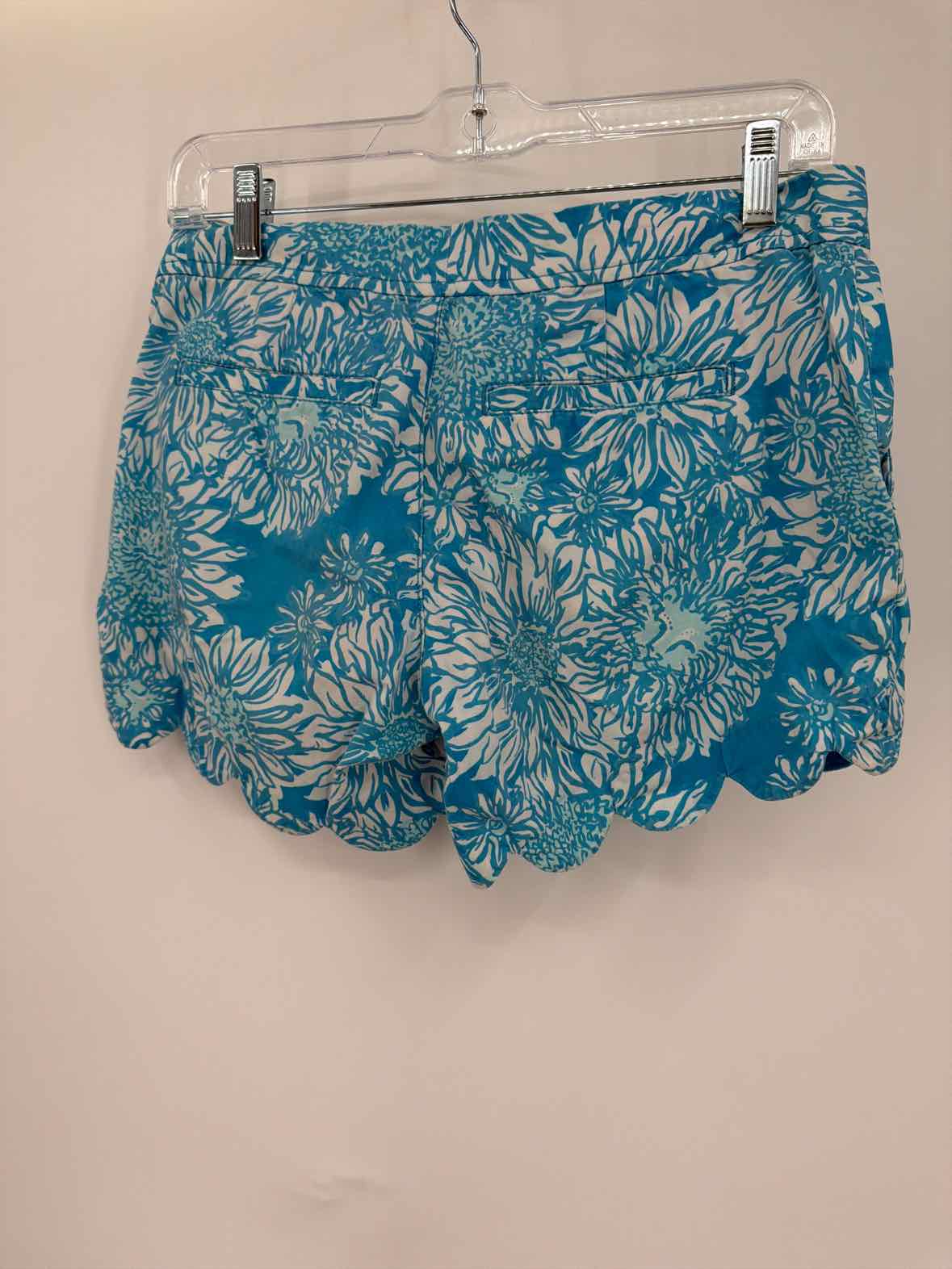 Pre-Owned Lilly Pulitzer Blue Size 0 Buttercup Printed Shorts | True Fashionistas.
