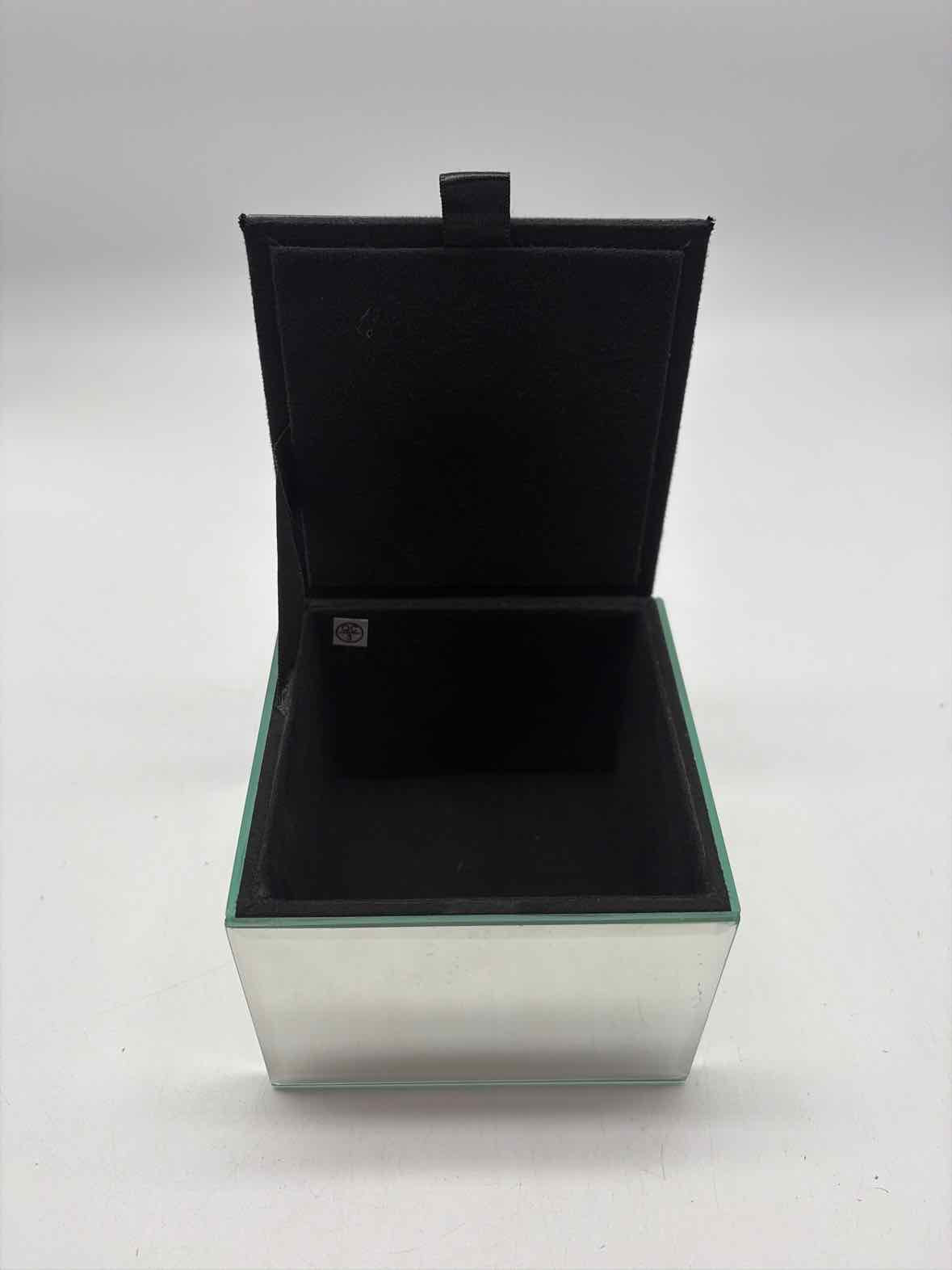 Mirrored Box With Faux Crystals | True Fashionistas.