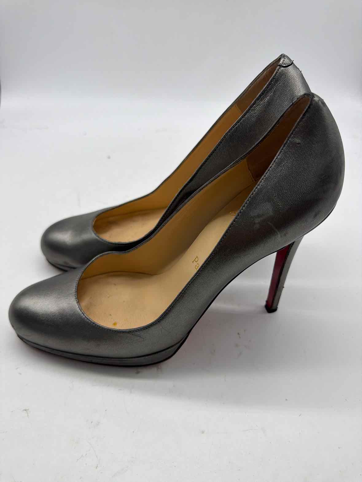 Pre-Owned Christian Louboutin Grey Size 40 Pump Heels | True Fashionistas.