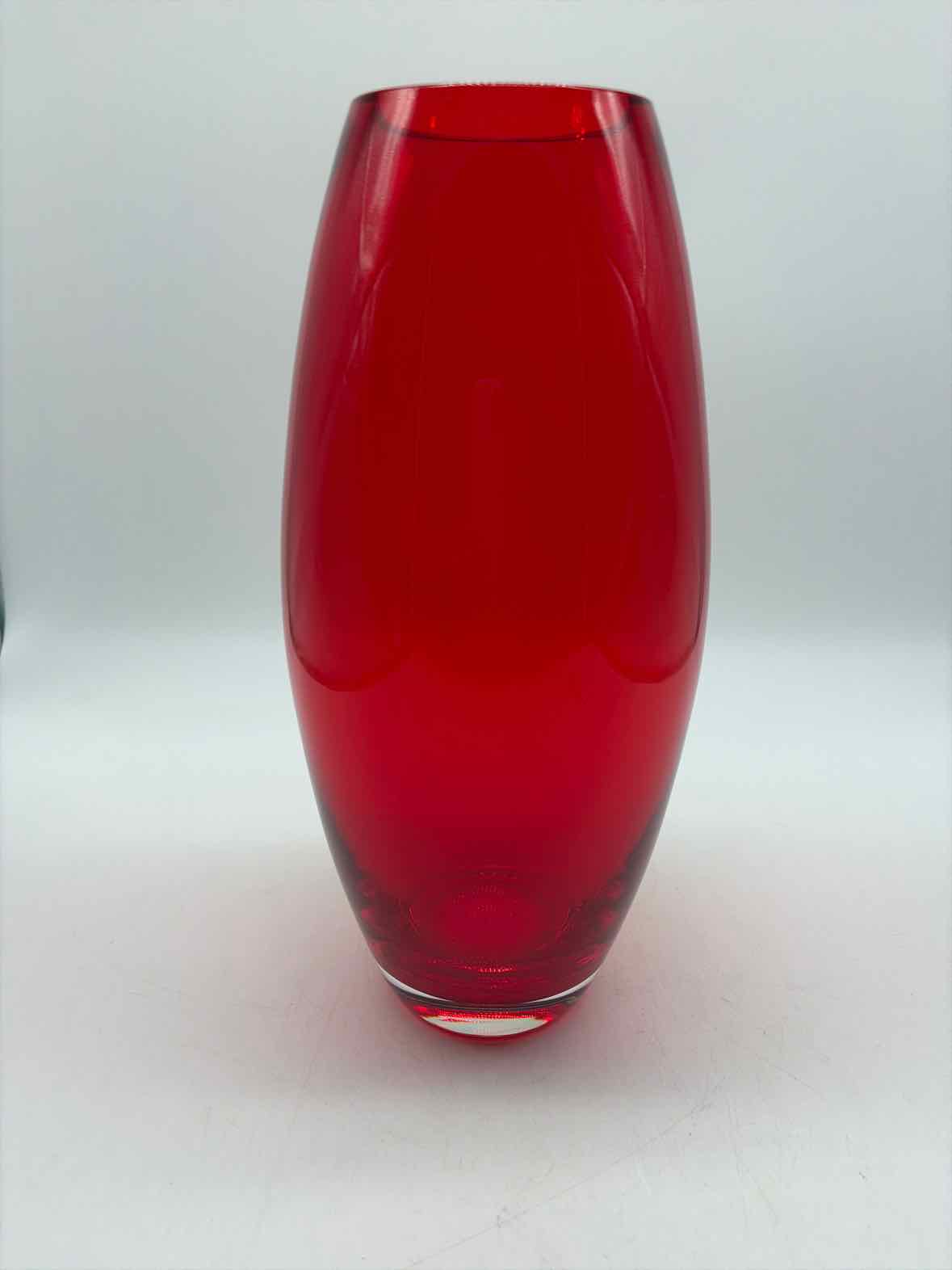 Red Glass Vase | True Fashionistas.