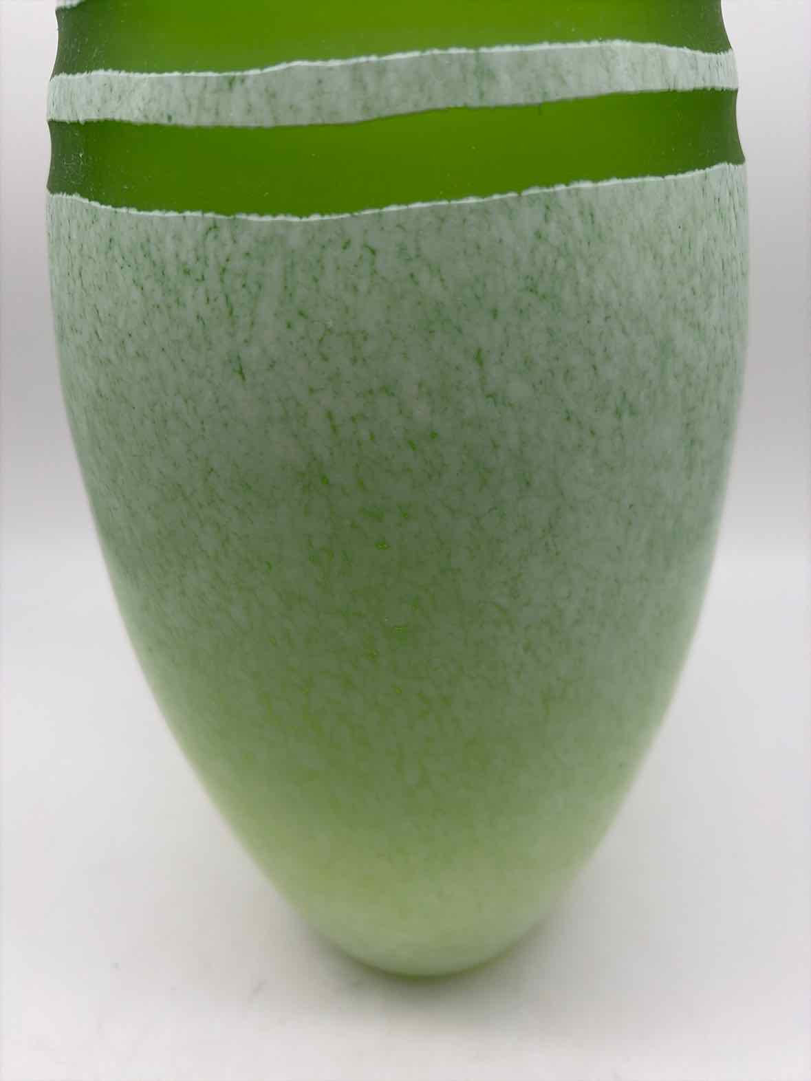 Pre-Owned Green Etched Glass Vase | True Fashionistas.