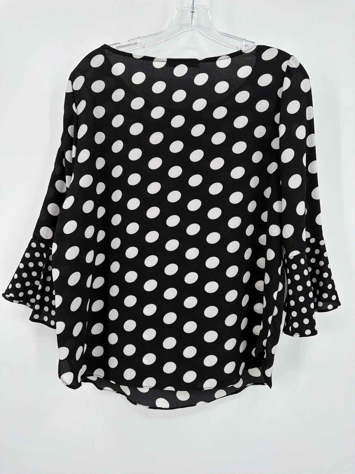 Pre-Owned Green Envelope Black Size Large Blouse | True Fashionistas.