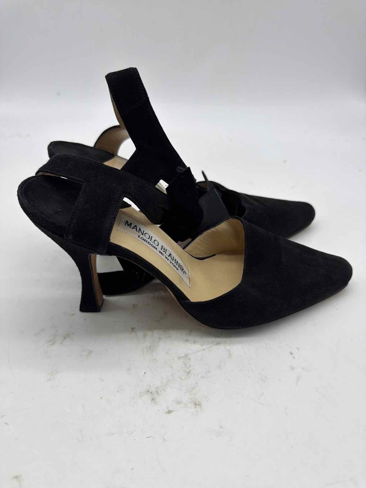 Pre-Owned Manolo Blahnik Black Size 35.5 Ankle Strap Heels | True Fashionistas.