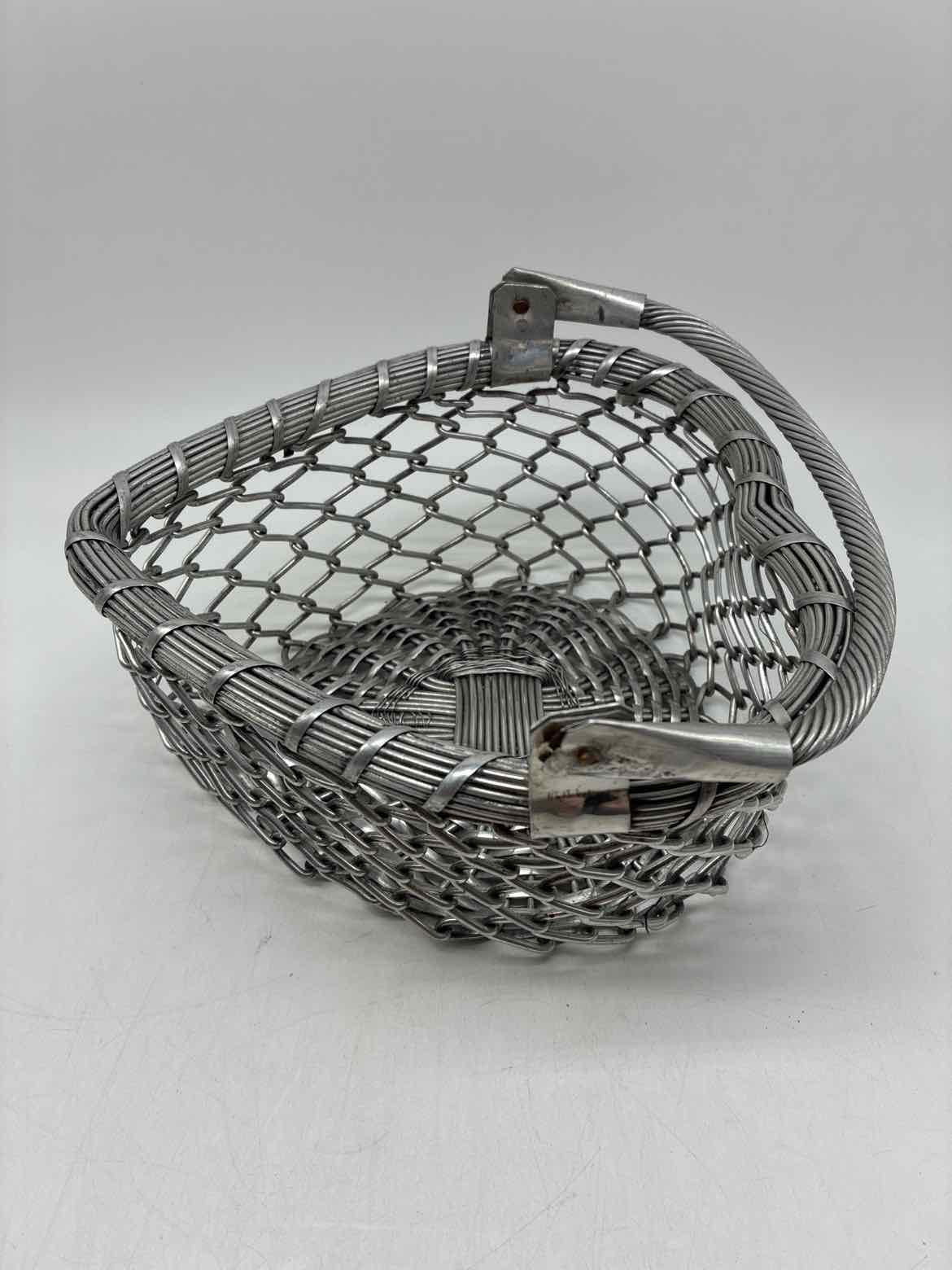 Silver Metal Heart Shape Vase | True Fashionistas.