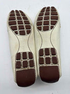 Pre-Owned Louis Vuitton Ivory Size 8.5 drivers Flats | True Fashionistas.