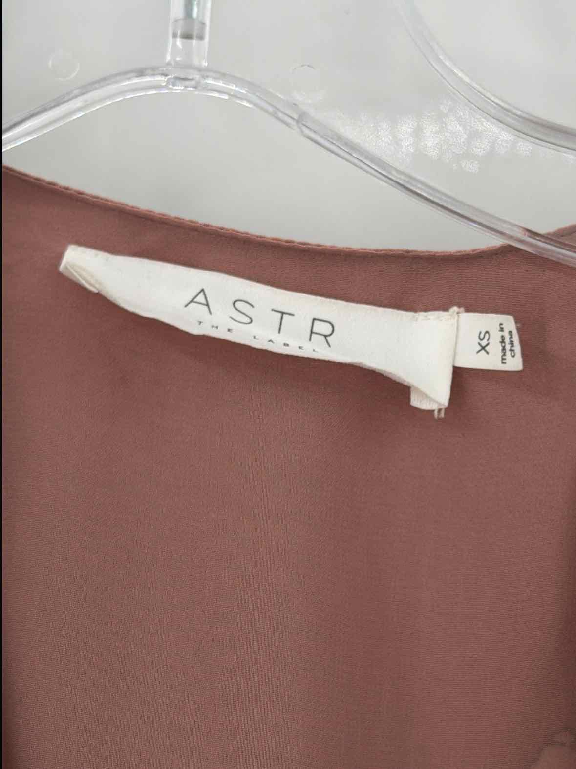 Pre-Owned ASTR Tan Size XS Wrap Short Short Sleeve Dress | True Fashionistas.