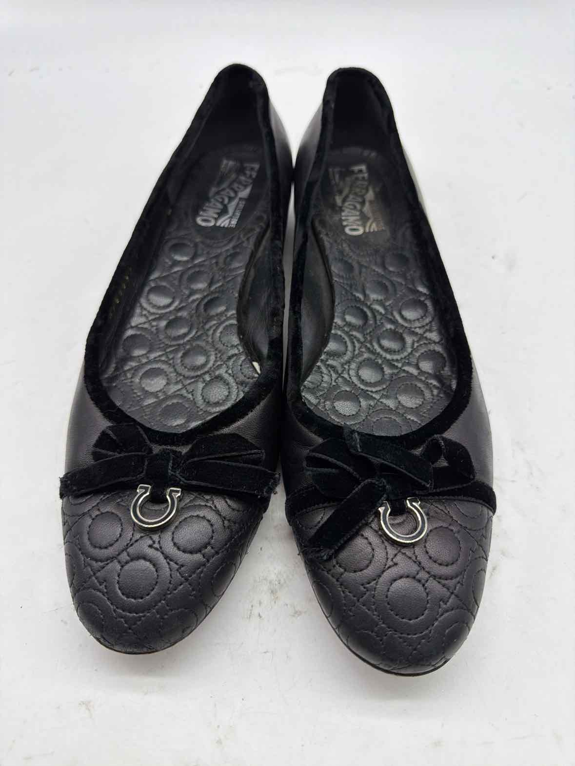 Pre-Owned Salvatore Ferragamo Black Size 9 Slip On Flats | True Fashionistas.
