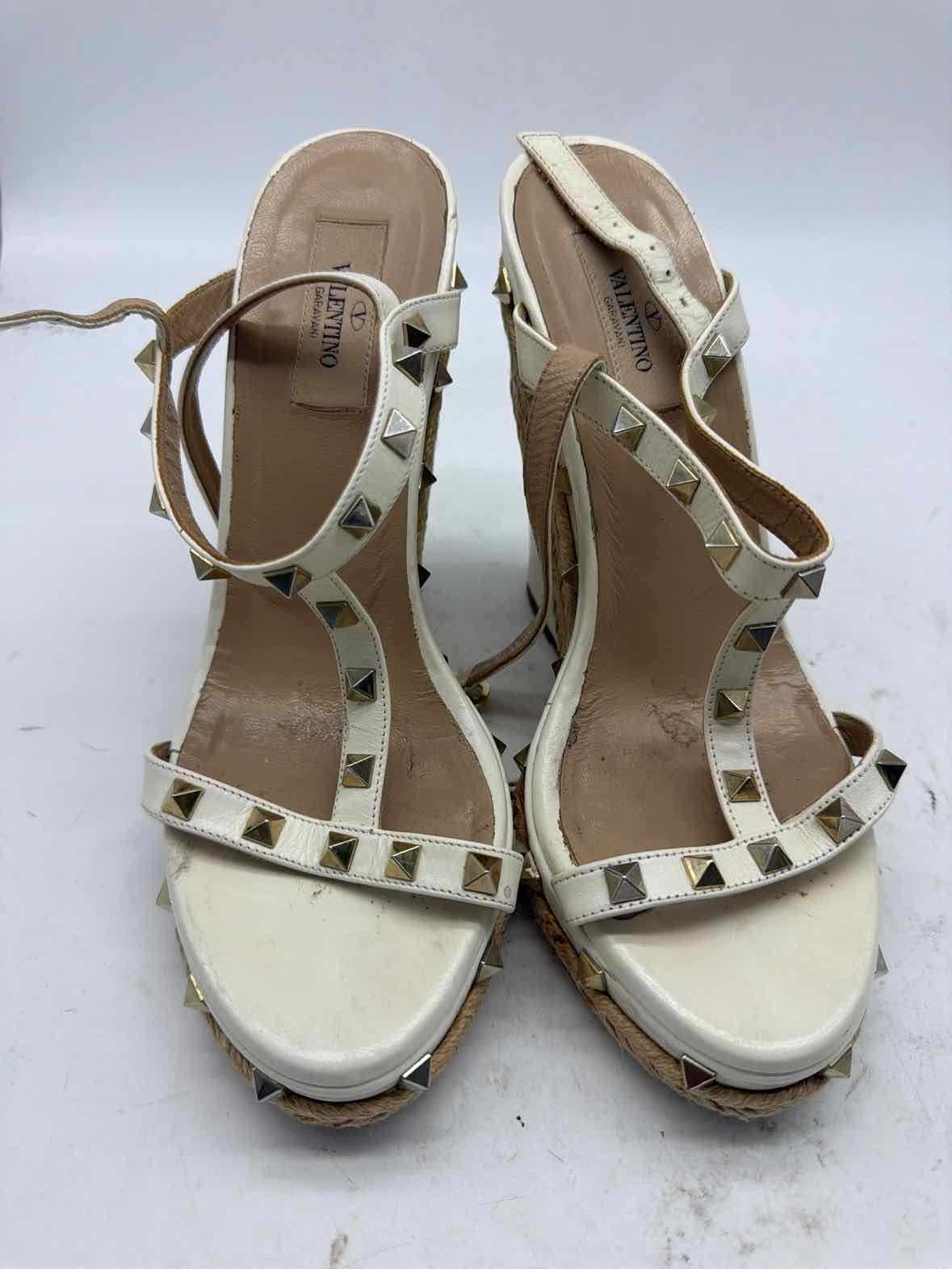 Pre-Owned Valentino White Size 9 Wedge Heels | True Fashionistas.