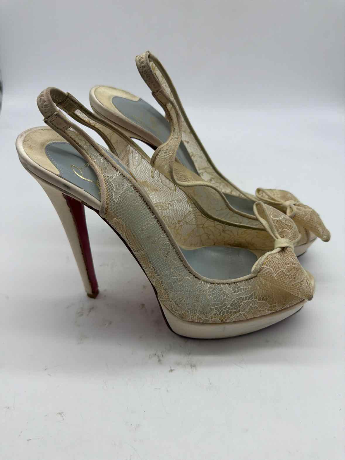 Pre-Owned Christian Louboutin Ivory Size 9 Lace Stiletto Heels | True Fashionistas.