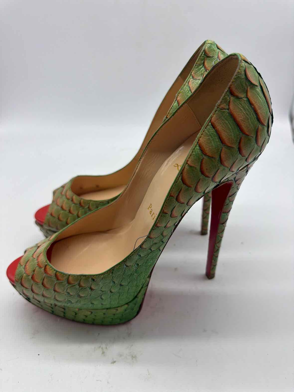 Pre-Owned Christian Louboutin Green Size 9 Stiletto Heels | True Fashionistas.