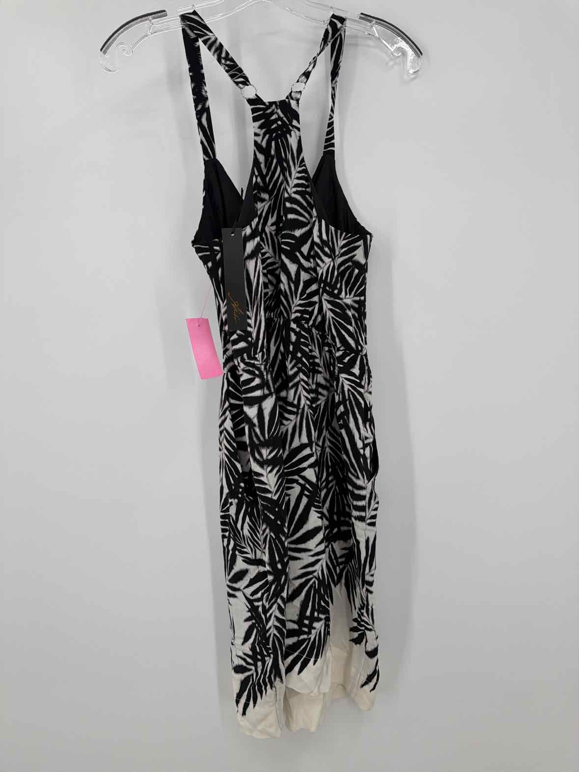Pre-Owned Akiko Black Size XS Short Sleeveless Dress | True Fashionistas.