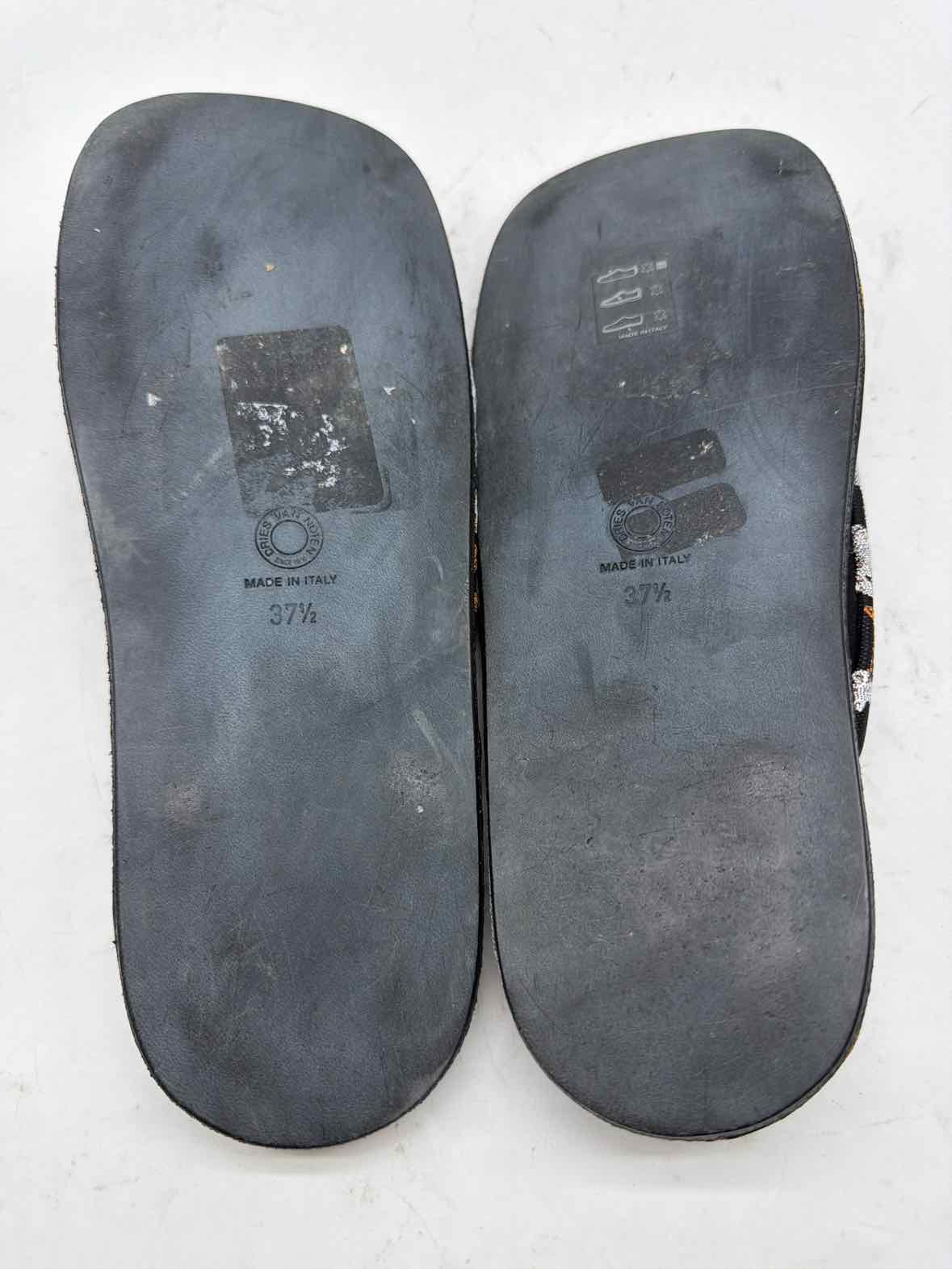 Pre-Owned Dries Van Noten Black Size 7.5 Thong Sandals | True Fashionistas.