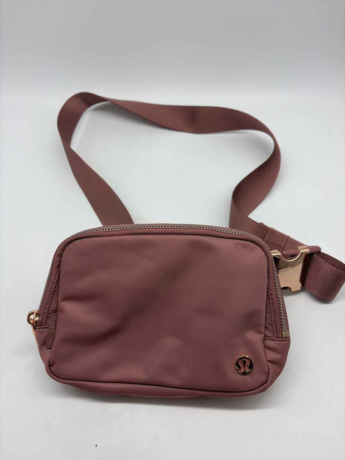 Pre-Owned Lululemon Pink waist bag Waist Bag | True Fashionistas.