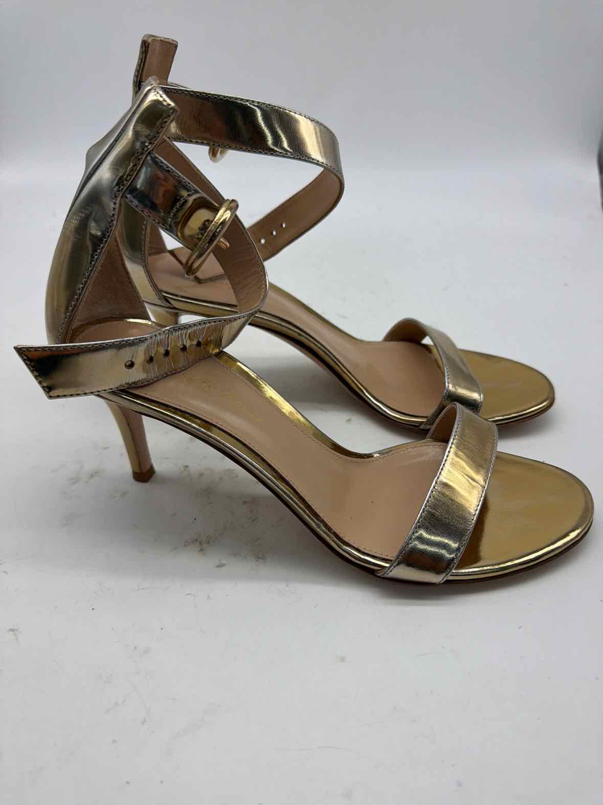 Pre-Owned Gianvito Rossi Gold Size 5.5 Ankle Strap Heels | True Fashionistas.
