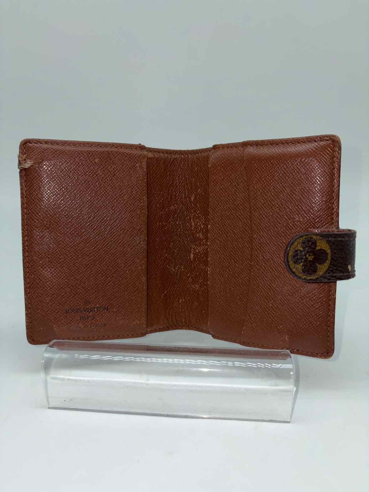 Pre-Owned Louis Vuitton Brown card case Card Case | True Fashionistas.