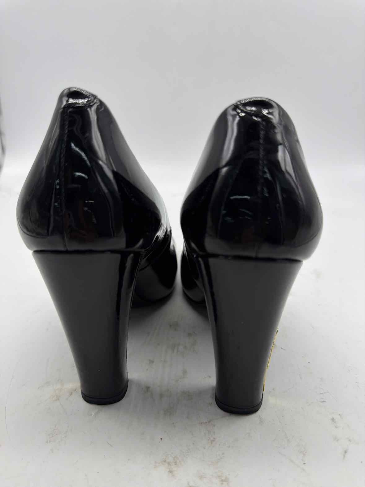 Pre-Owned Chanel Black Size 6 Patent Leather Pump Heels | True Fashionistas.