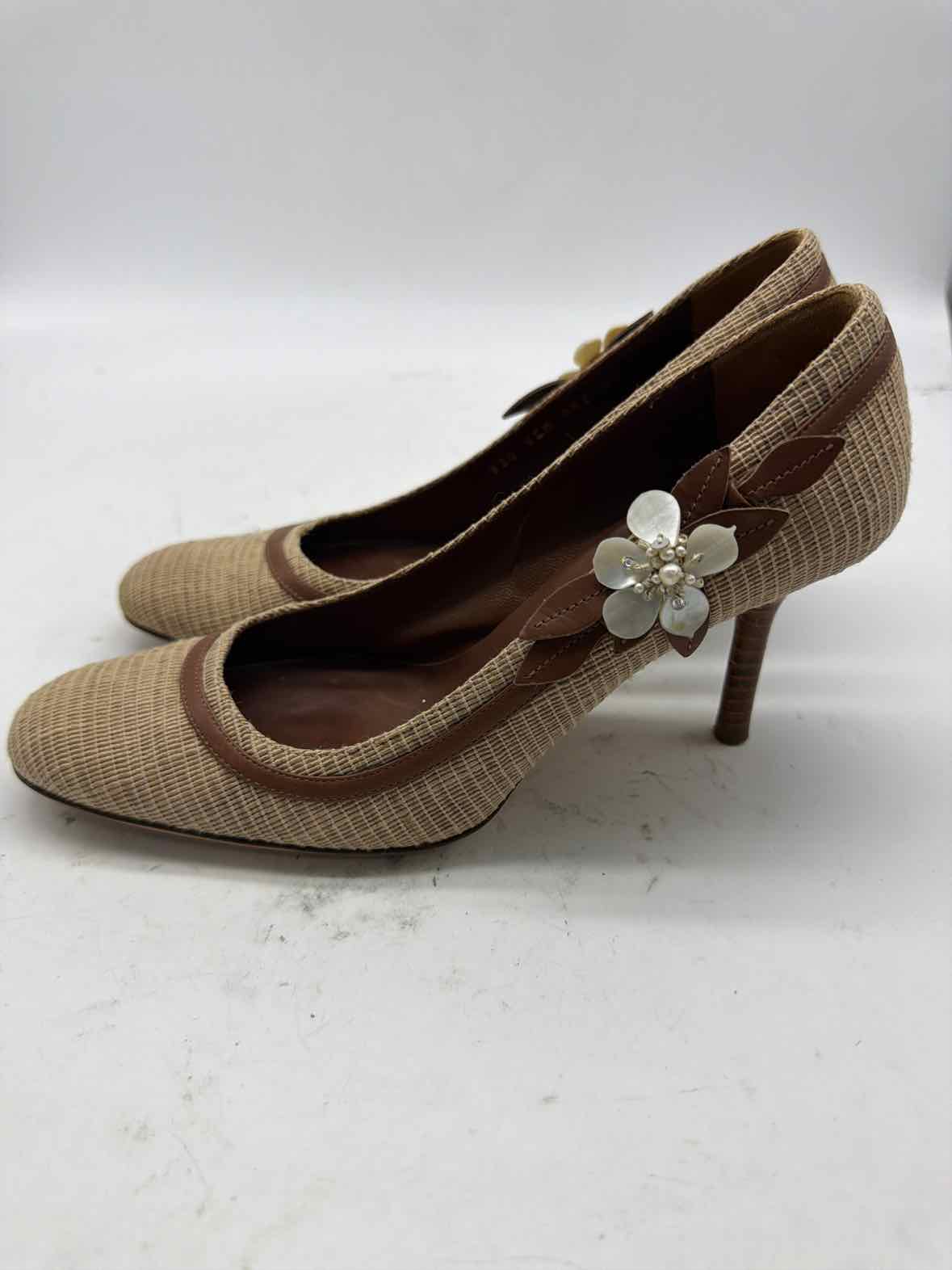 Pre-Owned Valentino Tan Size 6 Pump Heels | True Fashionistas.