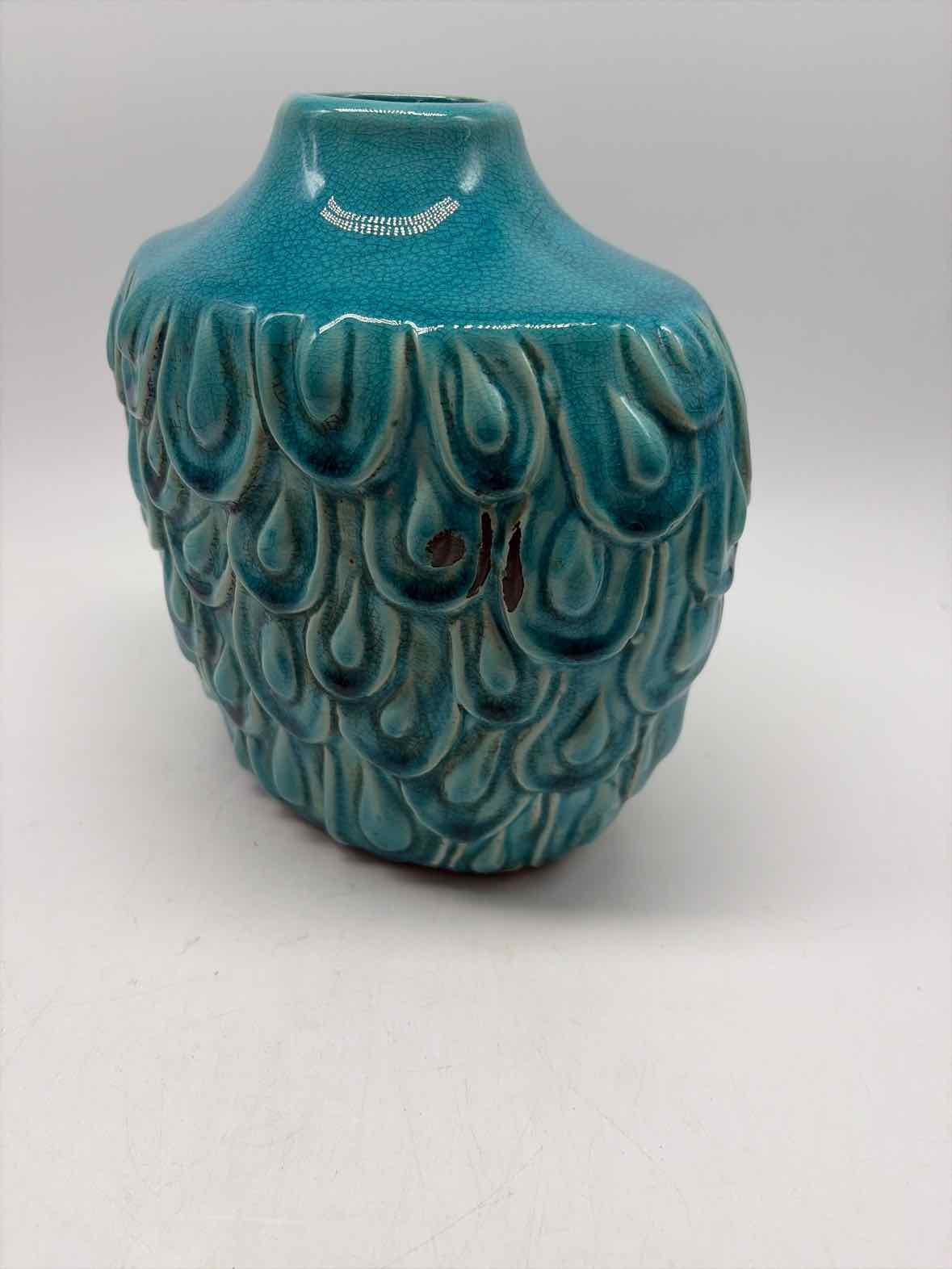 Drop Leaf Aqua Ceramic Vase | True Fashionistas.