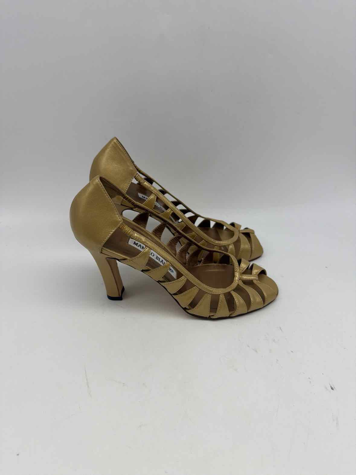Pre-Owned Manolo Blahnik Gold Size 37 Peep Toe Heels | True Fashionistas.