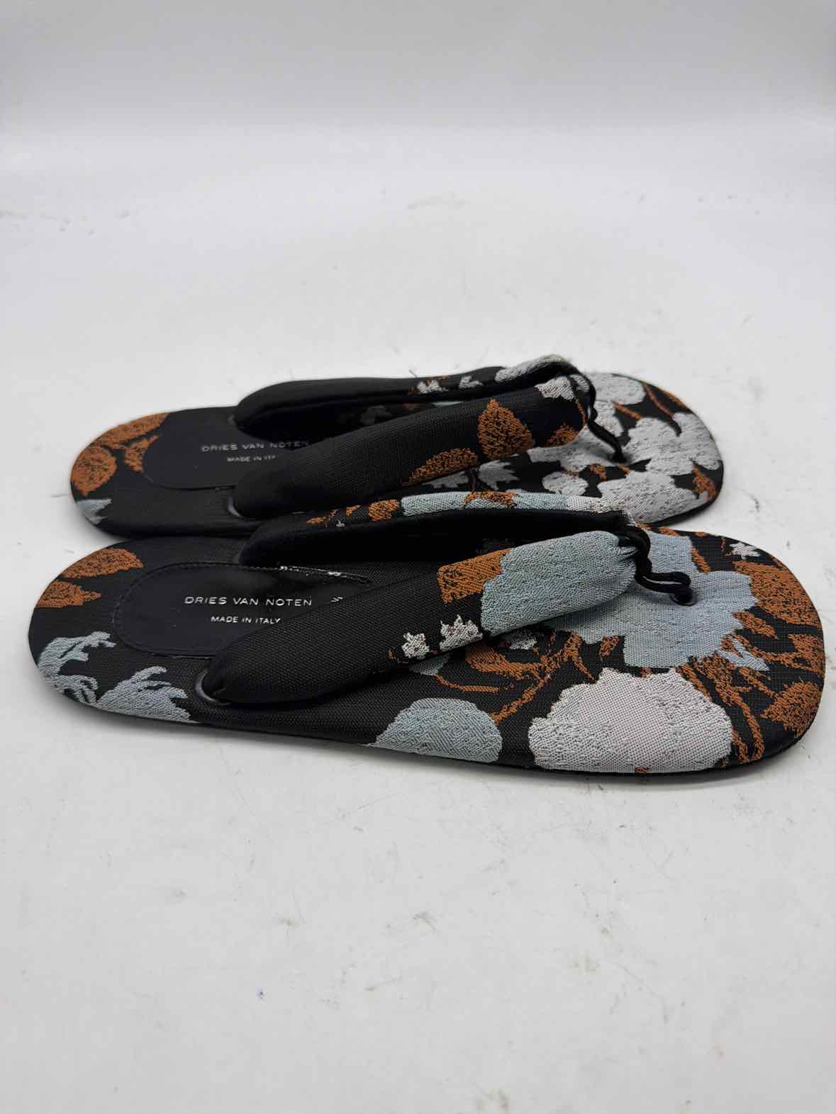 Pre-Owned Dries Van Noten Black Size 7.5 Thong Sandals | True Fashionistas.