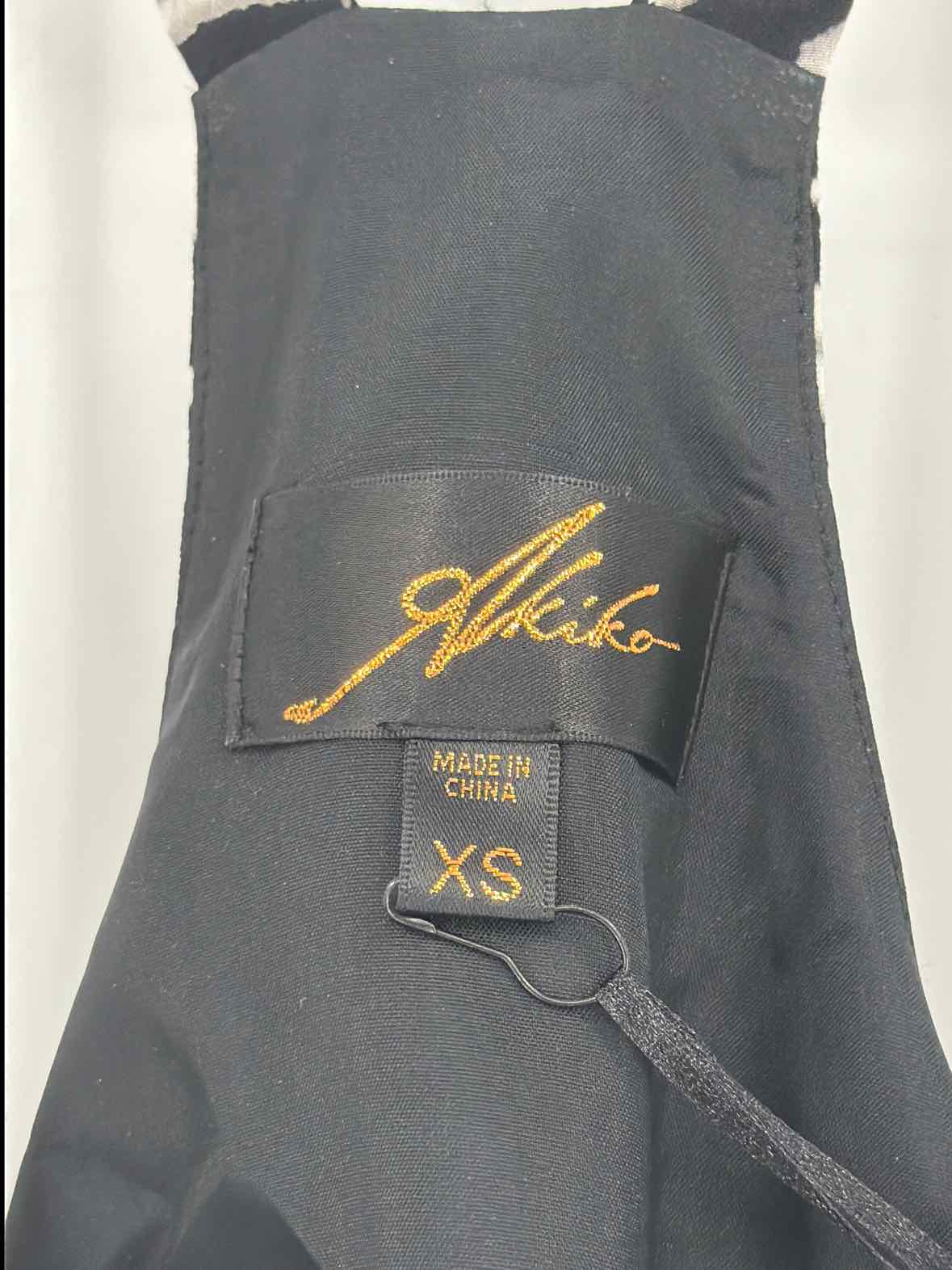 Pre-Owned Akiko Black Size XS Short Sleeveless Dress | True Fashionistas.
