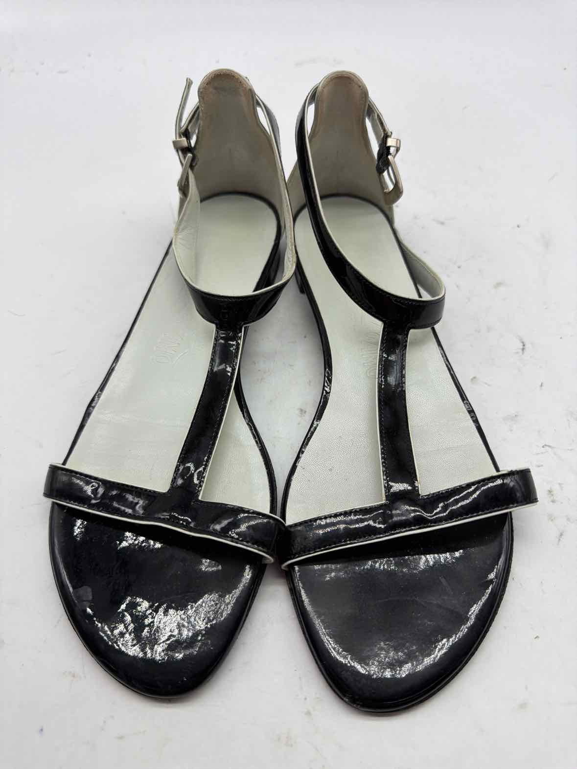 Pre-Owned Salvatore Ferragamo Black Size 6.5 T Strap Sandals | True Fashionistas.