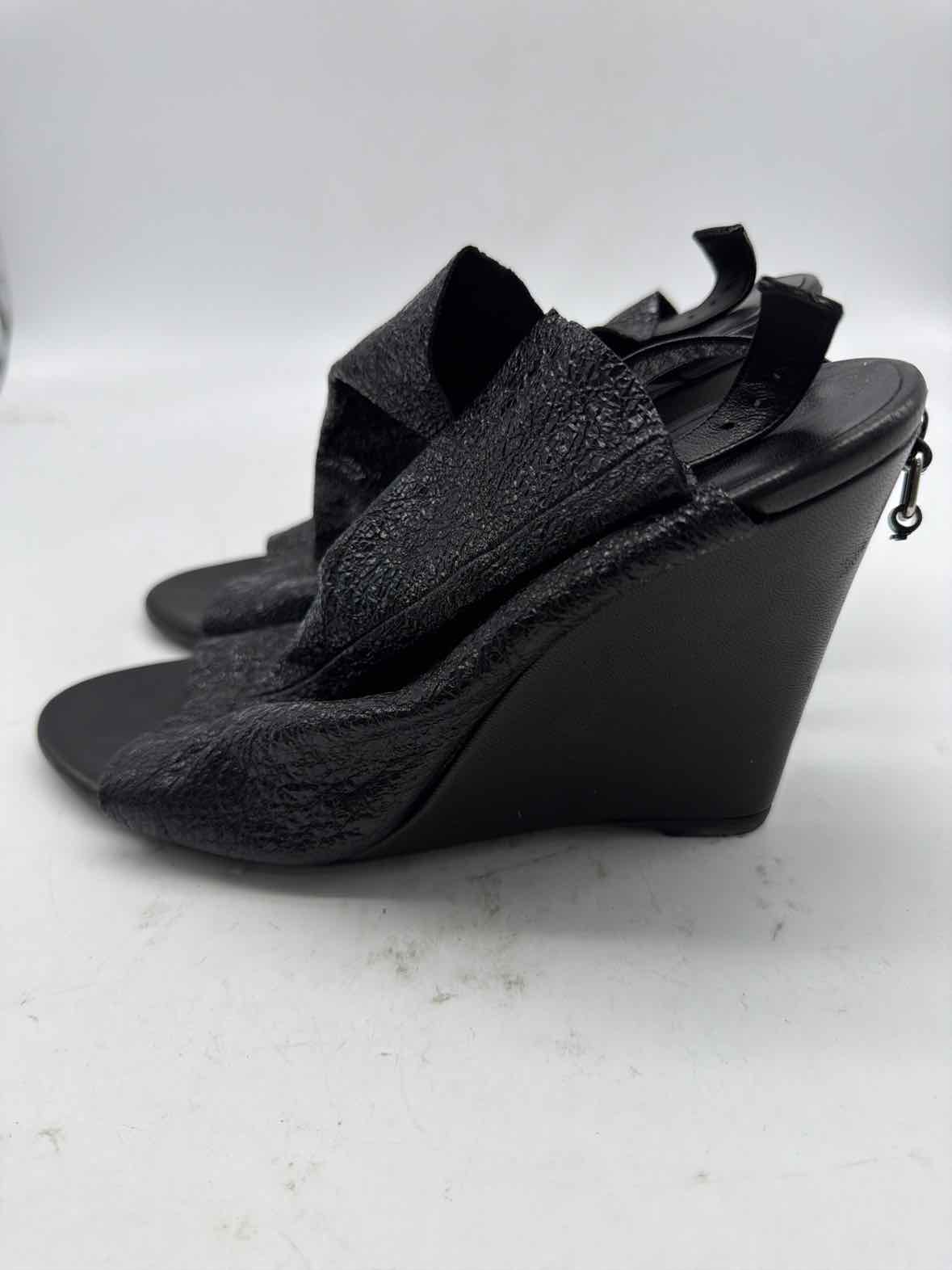 Pre-Owned Balenciaga Black Size 8.25 Caged Heels | True Fashionistas.