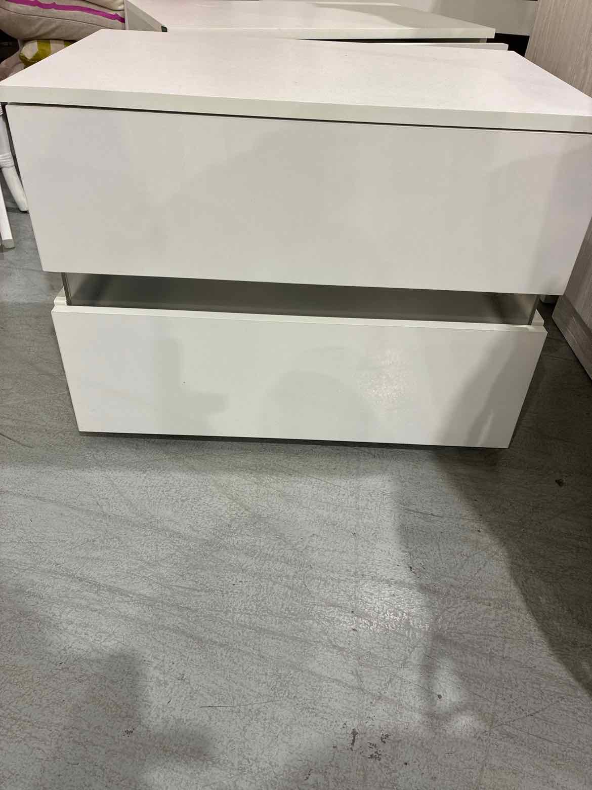 Hammpa White Wood 2 Drawer Nightstand | True Fashionistas.