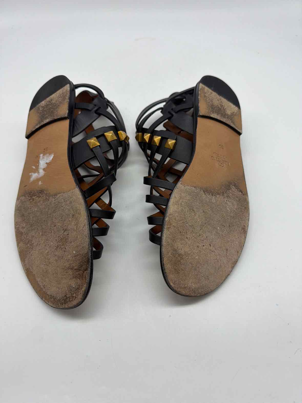 Pre-Owned Valentino Black Size 39 Rockstud Strappy Sandals | True Fashionistas.