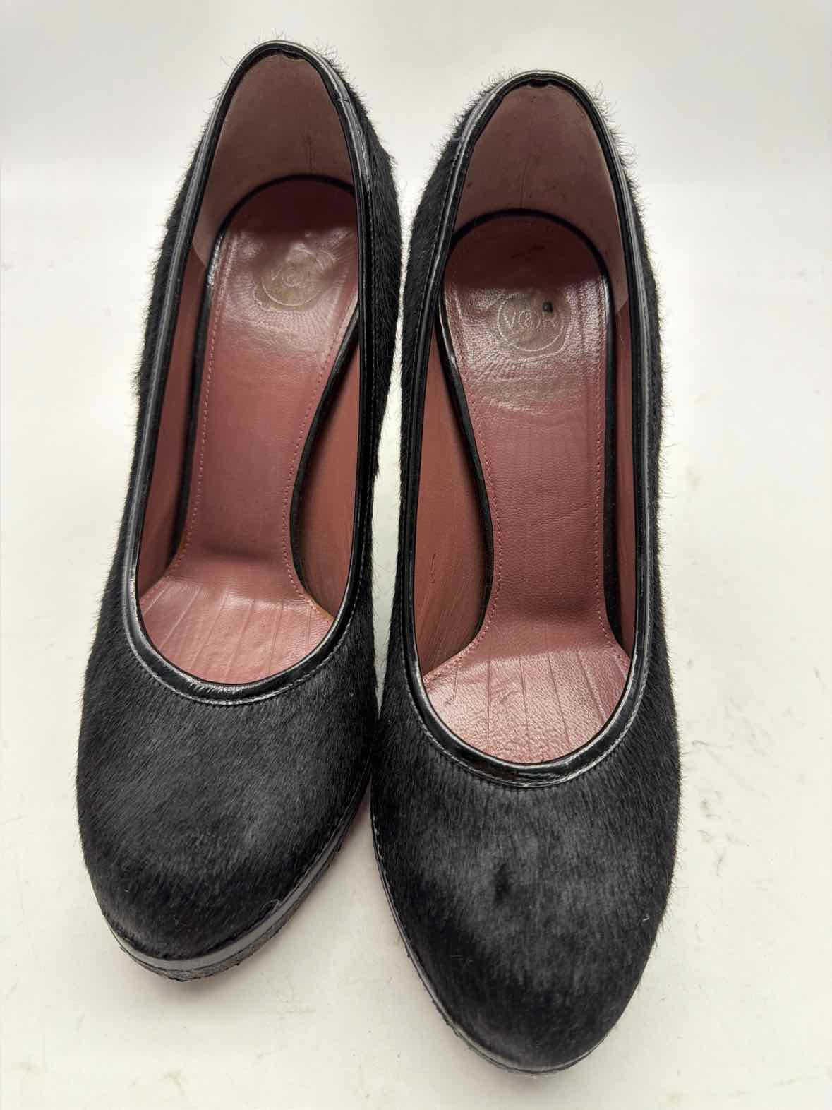 Pre-Owned Viktor & Rolf Black Size 5.5 Pump Heels | True Fashionistas.