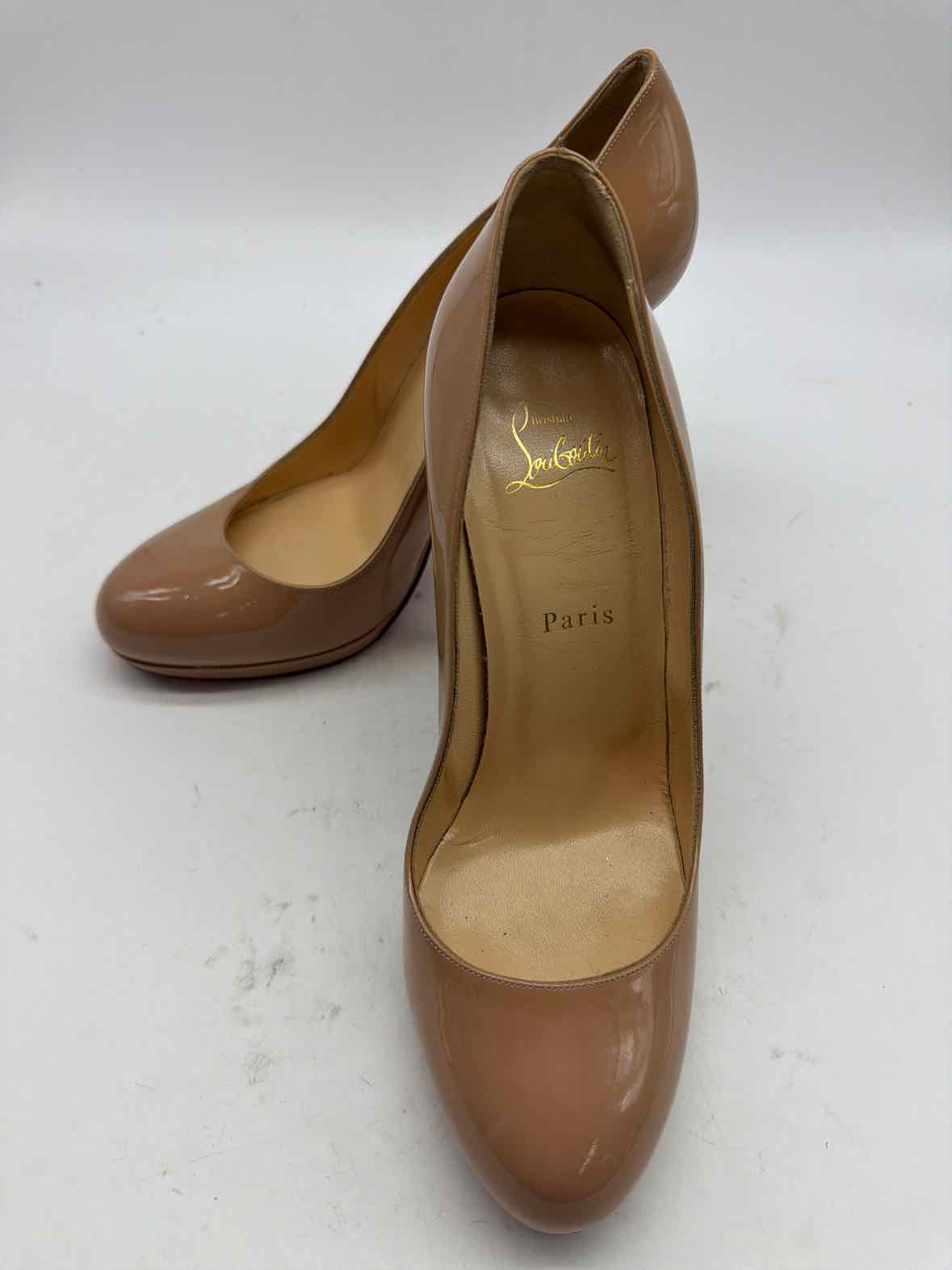 Pre-Owned Christian Louboutin Tan Size 10 Patent Leather Pump Heels | True Fashionistas.