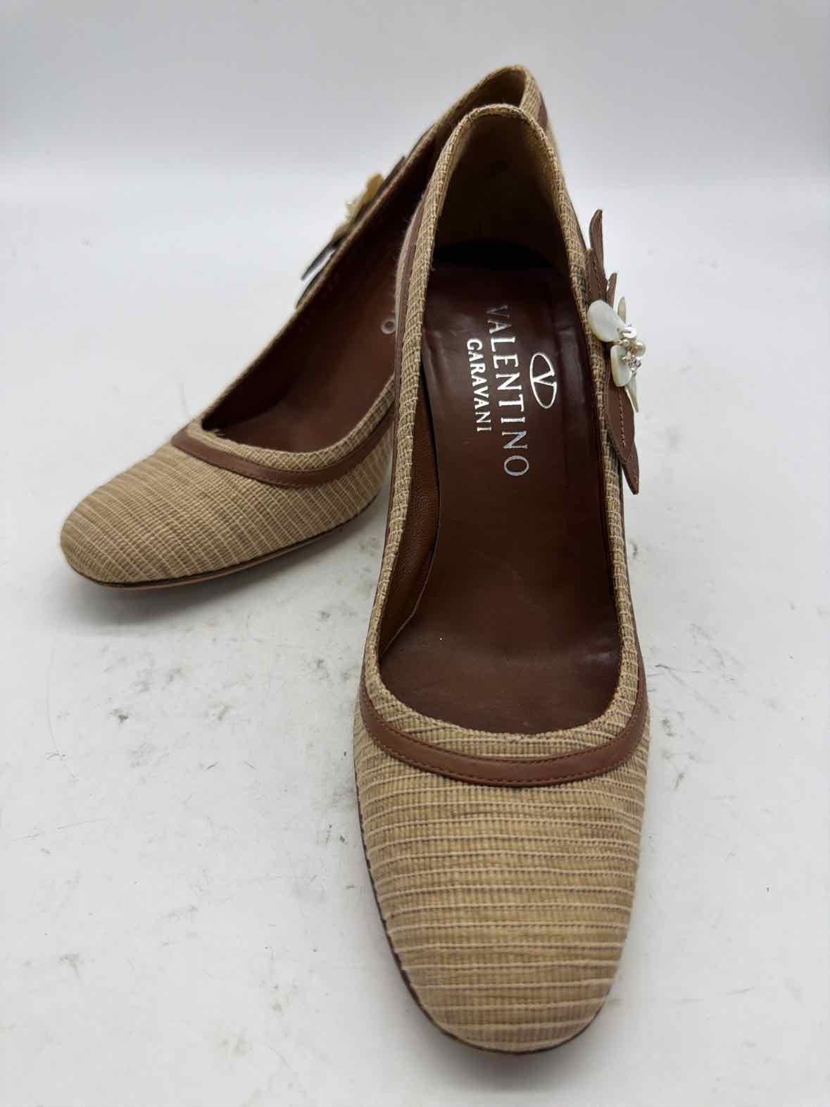 Pre-Owned Valentino Tan Size 6 Pump Heels | True Fashionistas.