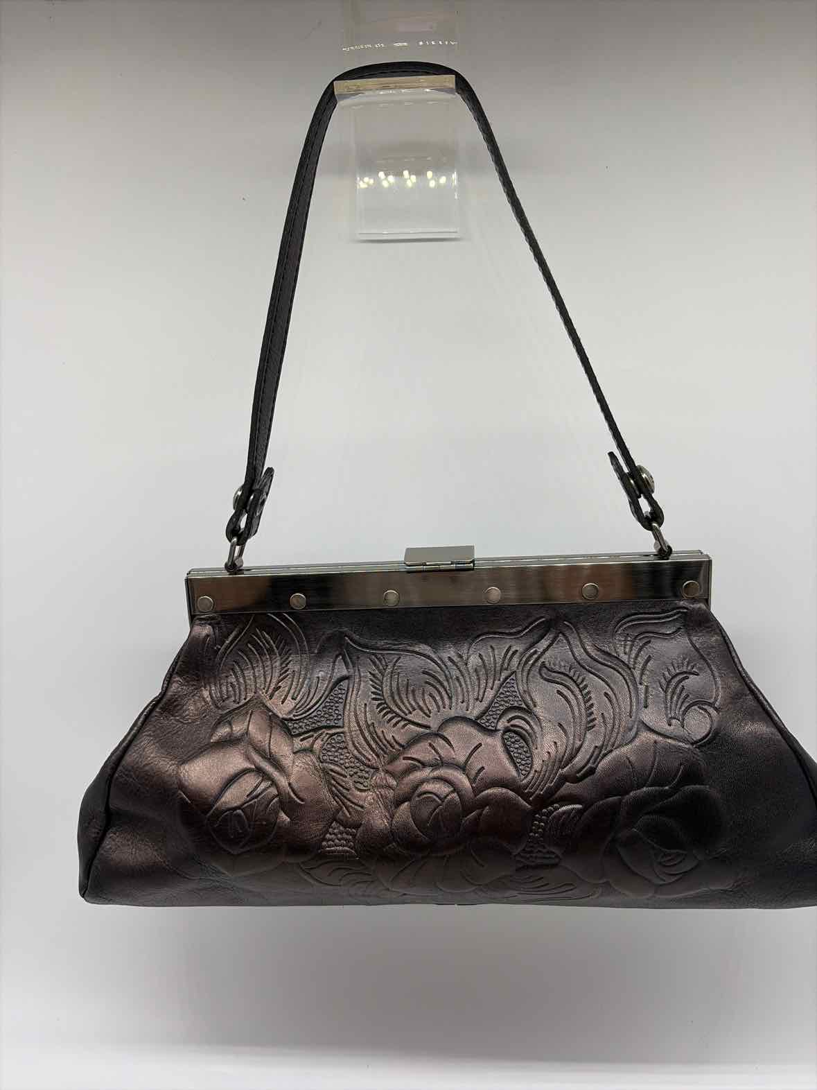 Pre-Owned Patricia Nash Black Small Handbag Small Handbag | True Fashionistas.