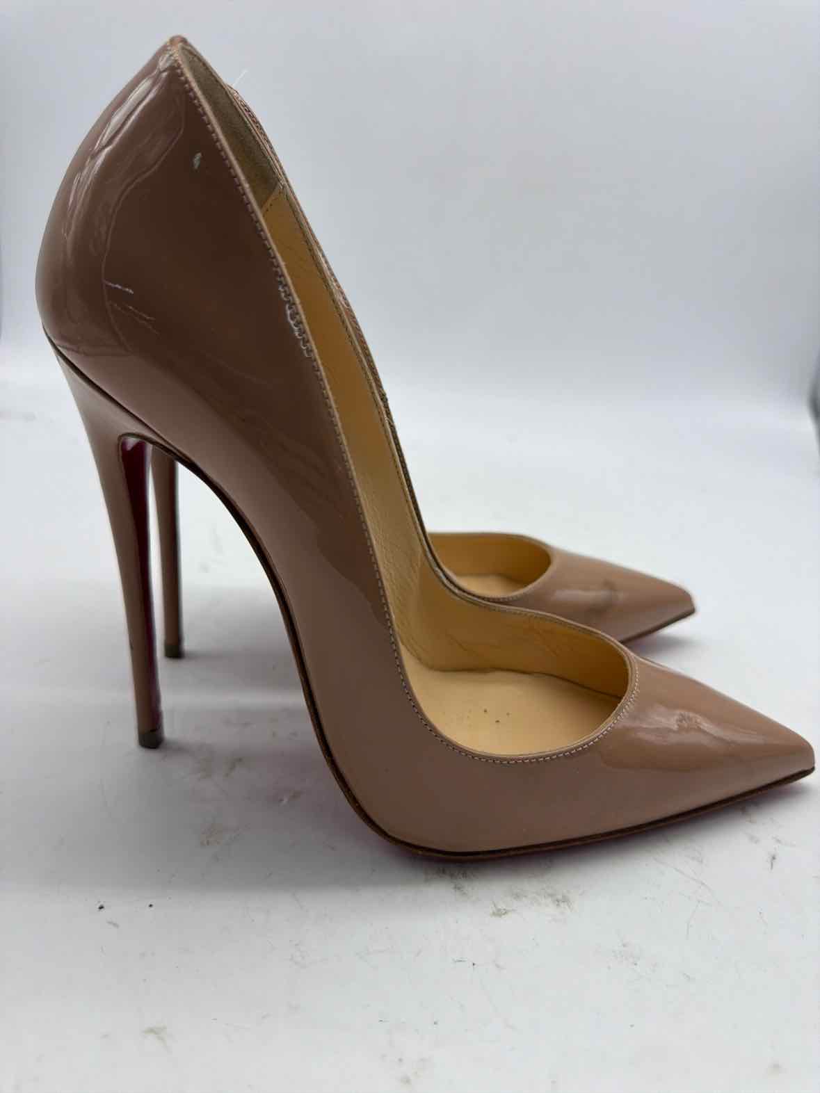 Pre-Owned Christian Louboutin Tan Size 7 Patent Leather Pump Heels | True Fashionistas.