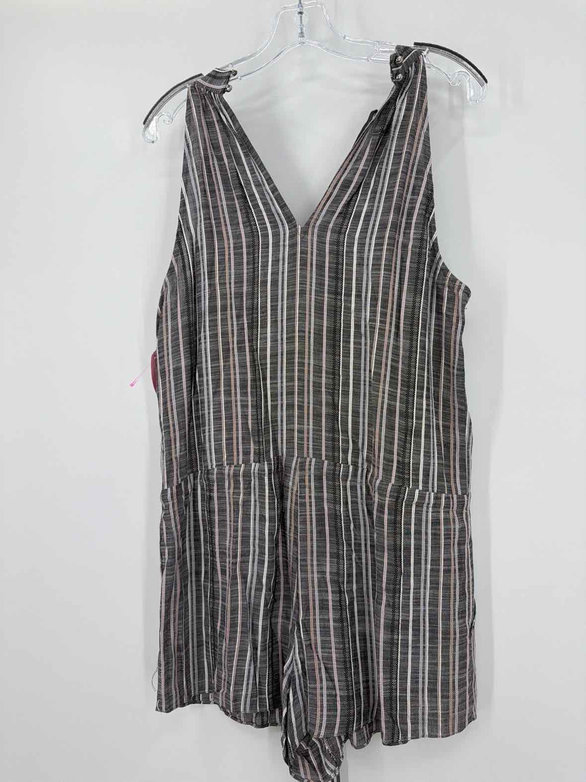 Pre-Owned Alice & Trixie Grey Size Small Sleeveless Romper | True Fashionistas.