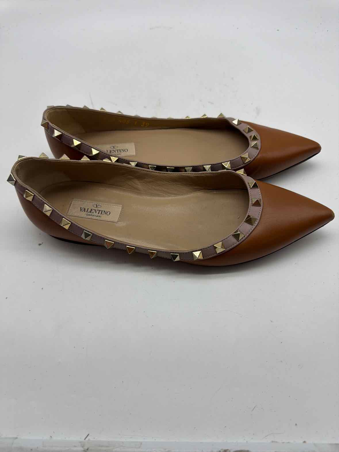 Pre-Owned Valentino Tan Size 39 Rockstud Slip On Flats | True Fashionistas.
