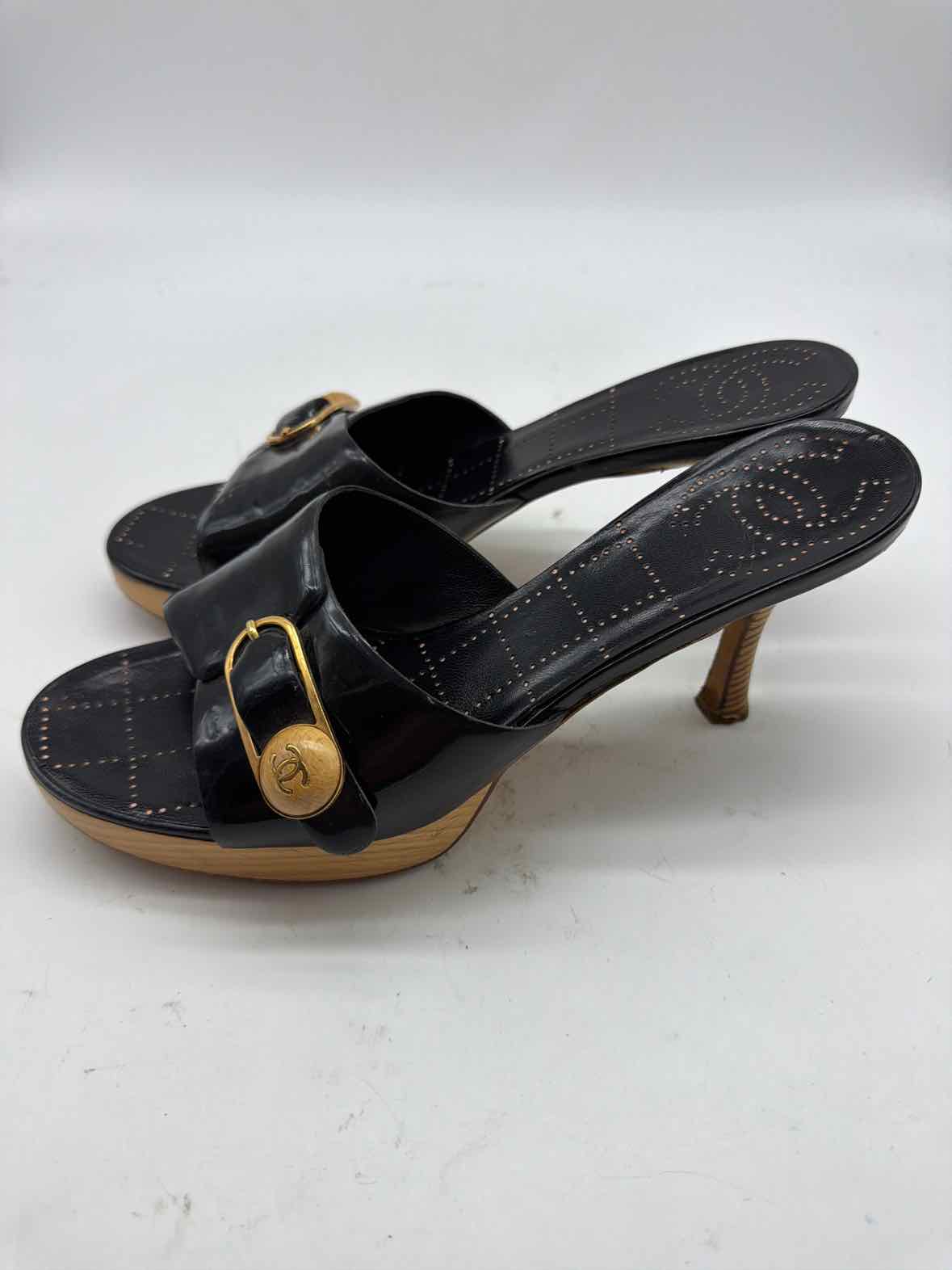 Pre-Owned Chanel Black Size 8.5 Mule Heels | True Fashionistas.