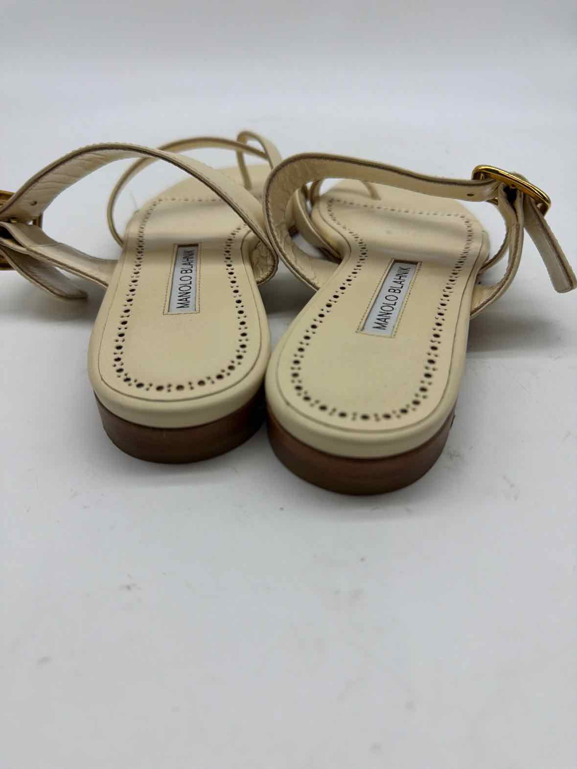 Pre-Owned Manolo Blahnik Ivory Size 36.5 Slide Sandals | True Fashionistas.