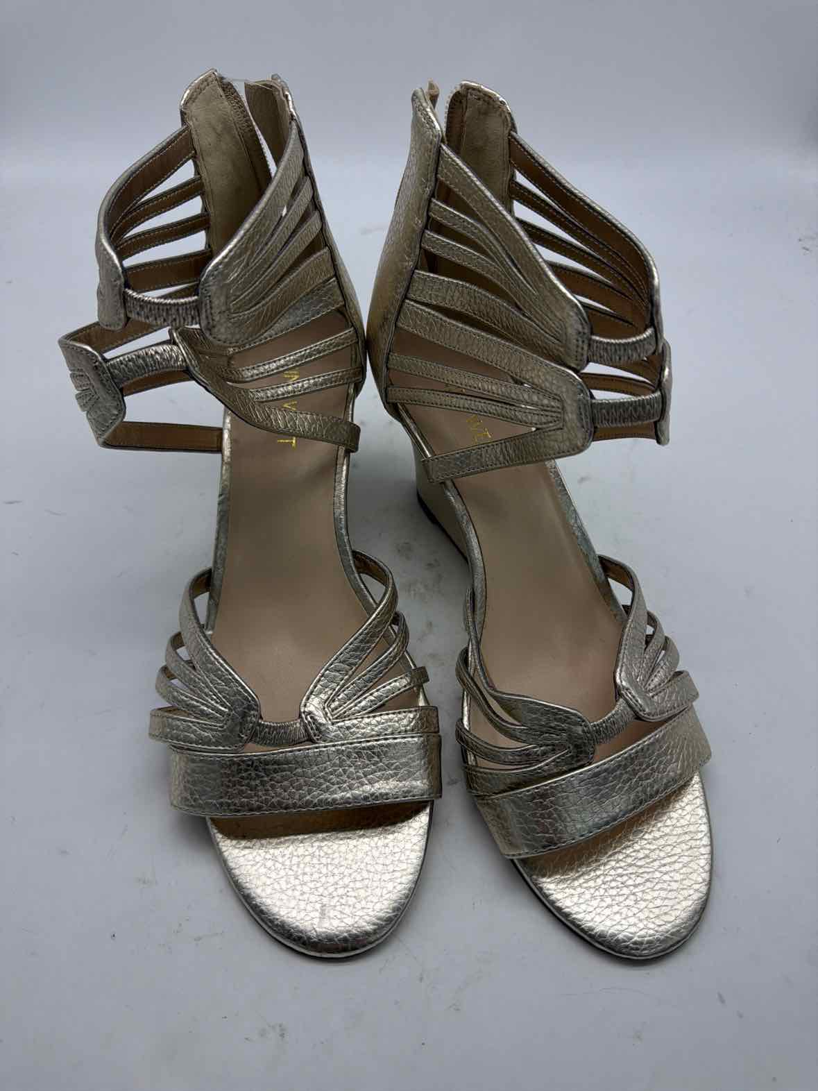 Pre-Owned Nine West Gold Size 9 Caged Heels | True Fashionistas.