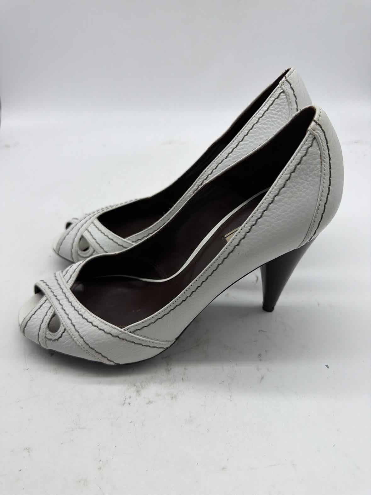 Pre-Owned Zara White Size 9 Peep Toe Heels | True Fashionistas.