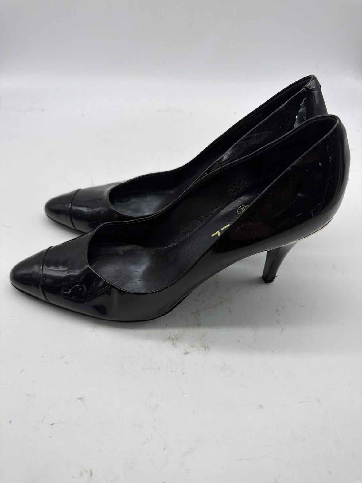Pre-Owned Chanel Black Size 39 Patent Leather Pump Heels | True Fashionistas.