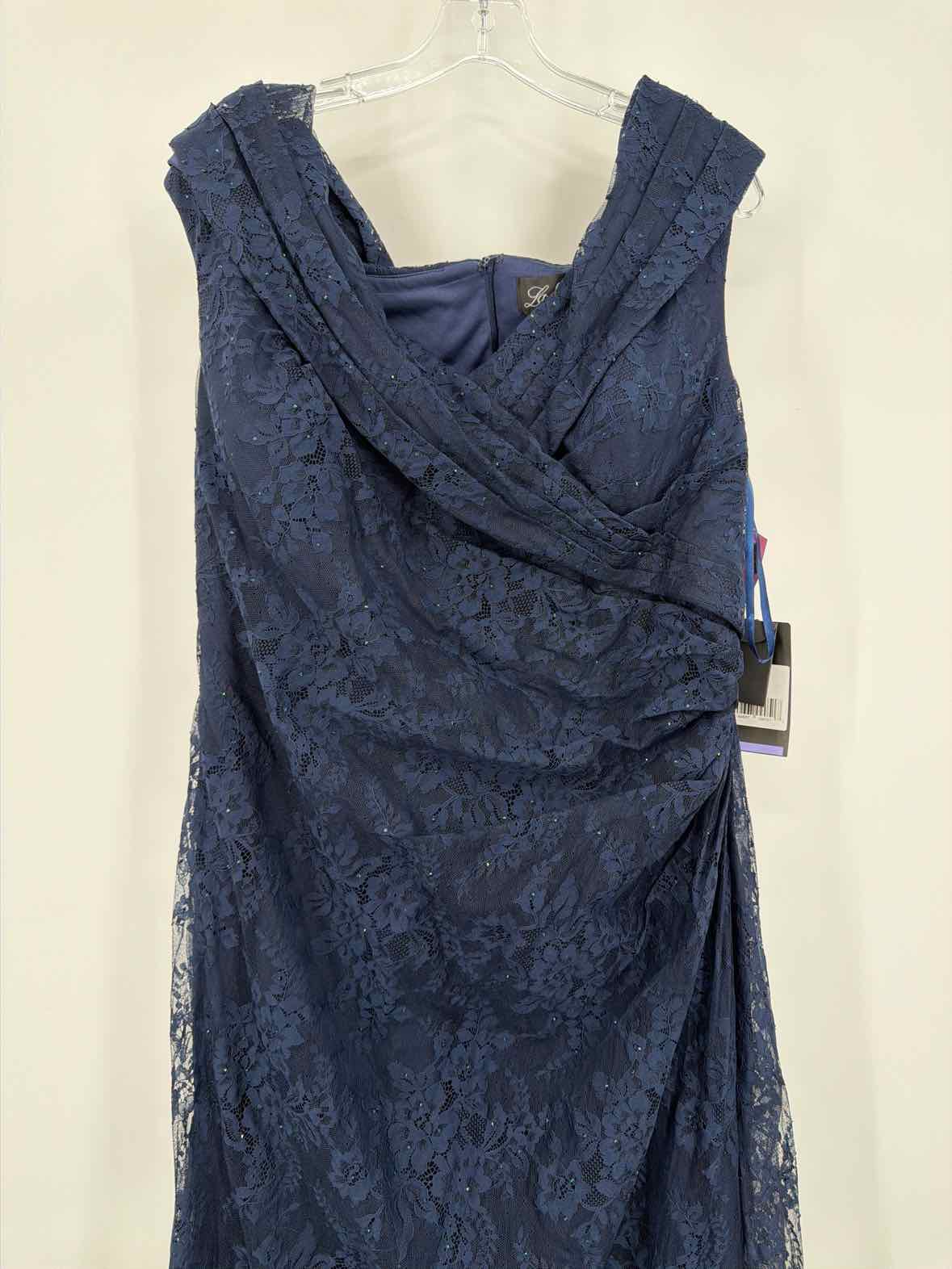 Pre-Owned La Femme Navy Size 20 Evening Long Evening Gown | True Fashionistas.