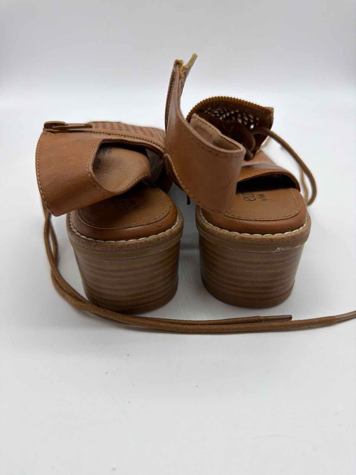 Pre-Owned Sofft Tan Size 9.5 Caged Flats | True Fashionistas.
