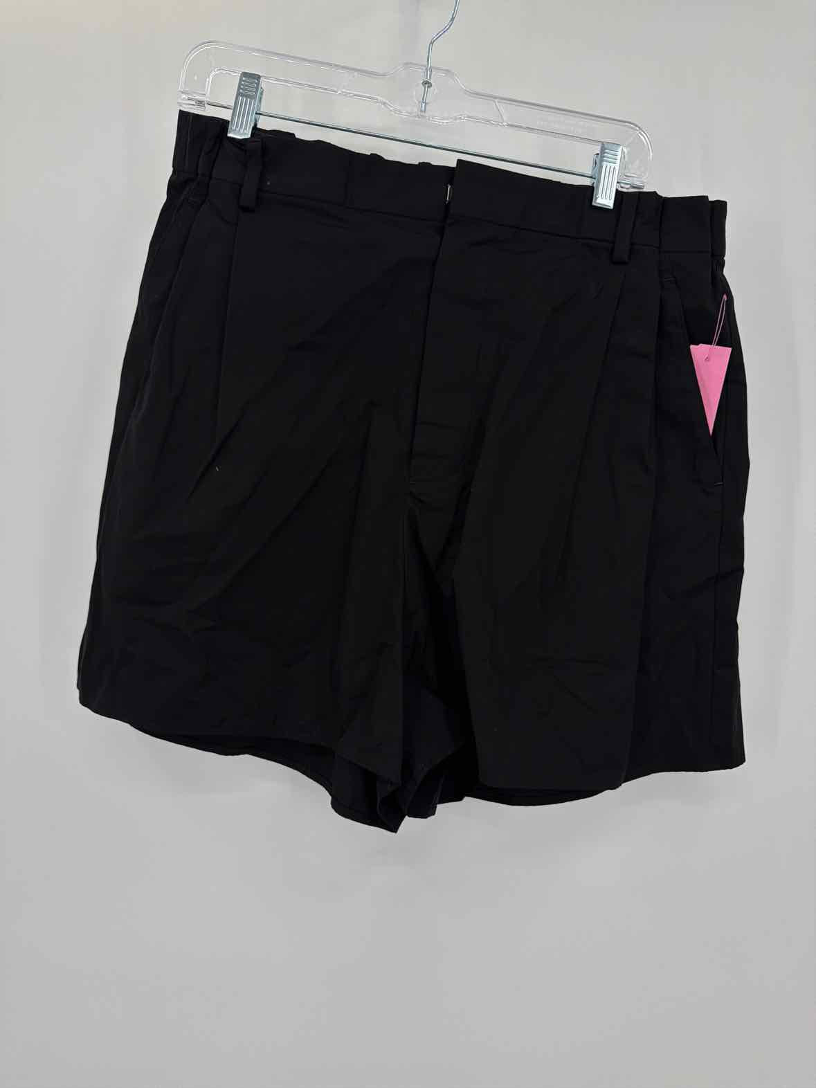 Pre-Owned Prada Black Size Large Basic Shorts | True Fashionistas.