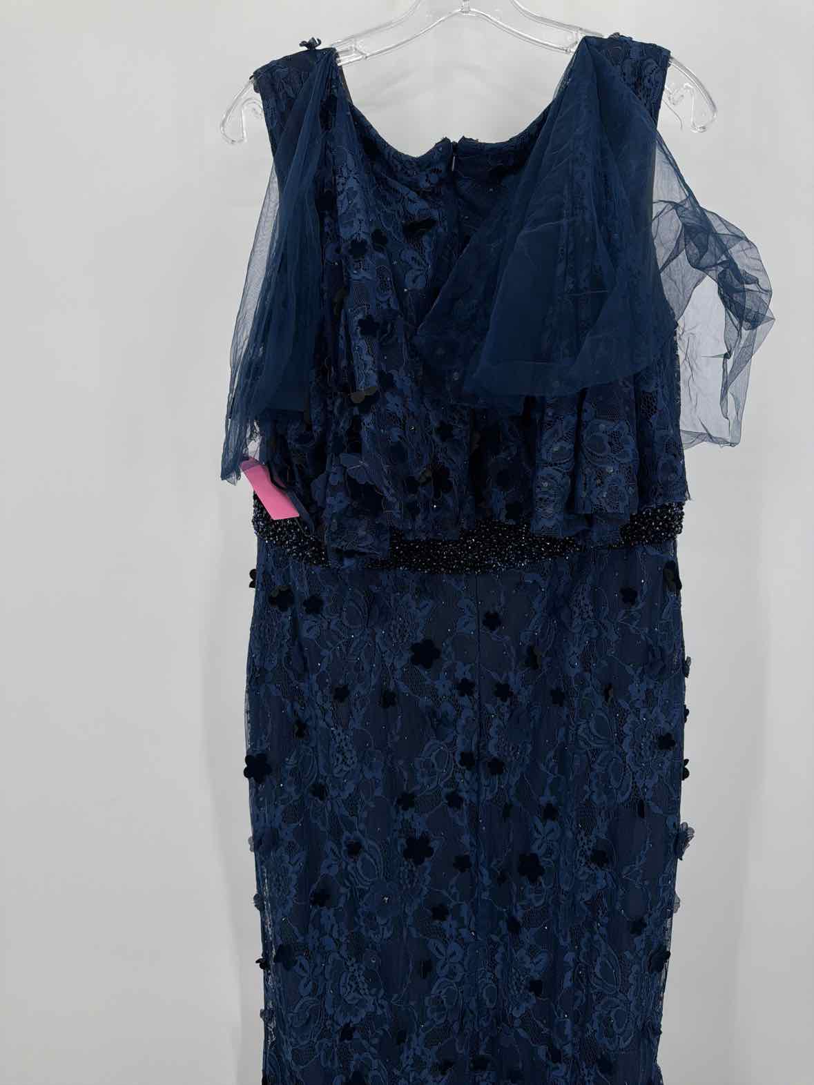 Pre-Owned Mac Duggal Navy Size 16 Lace Gown Long Evening Gown | True Fashionistas.